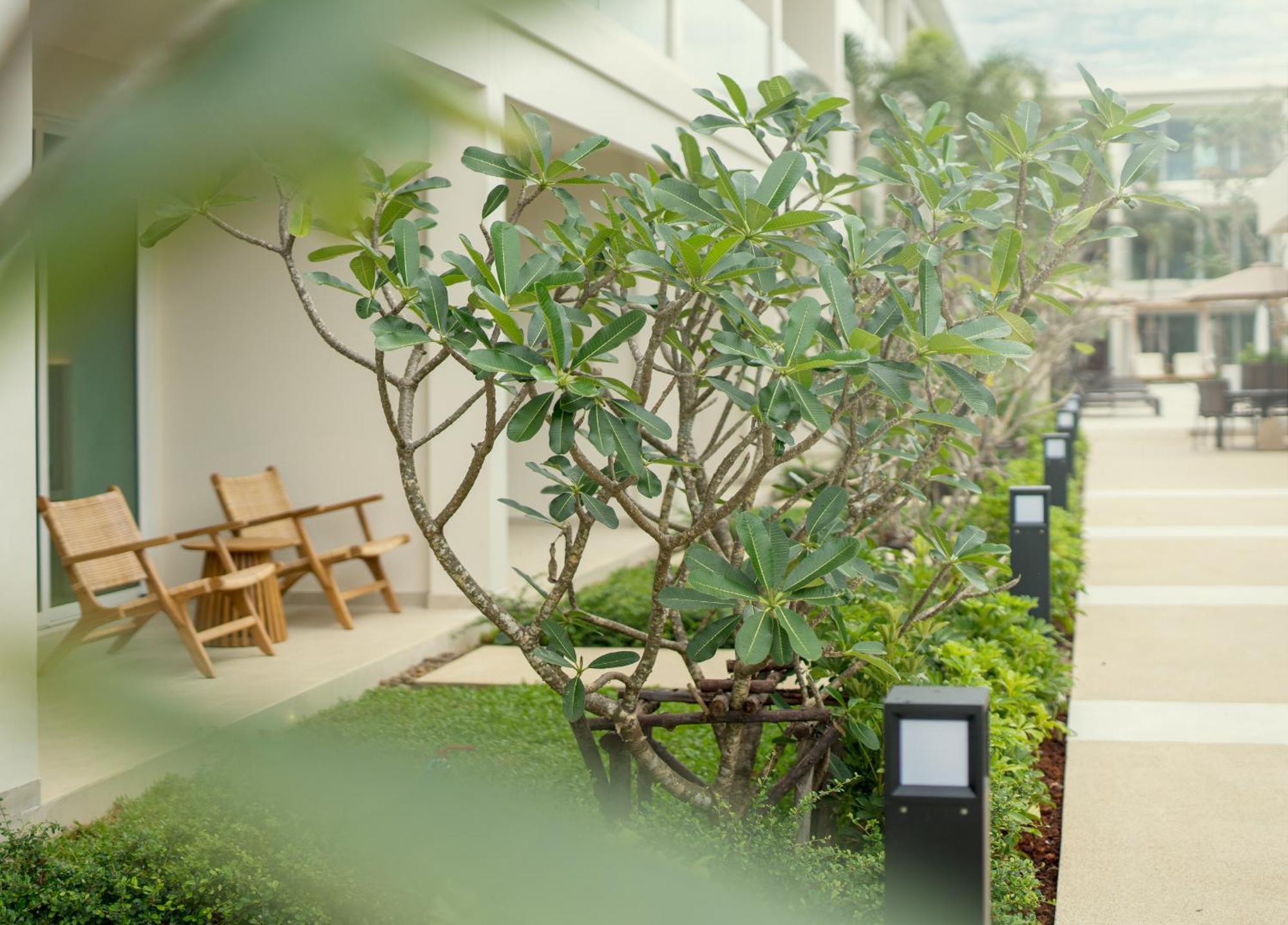 Niranapa Boutique Resort Pantai Kata Bagian luar foto