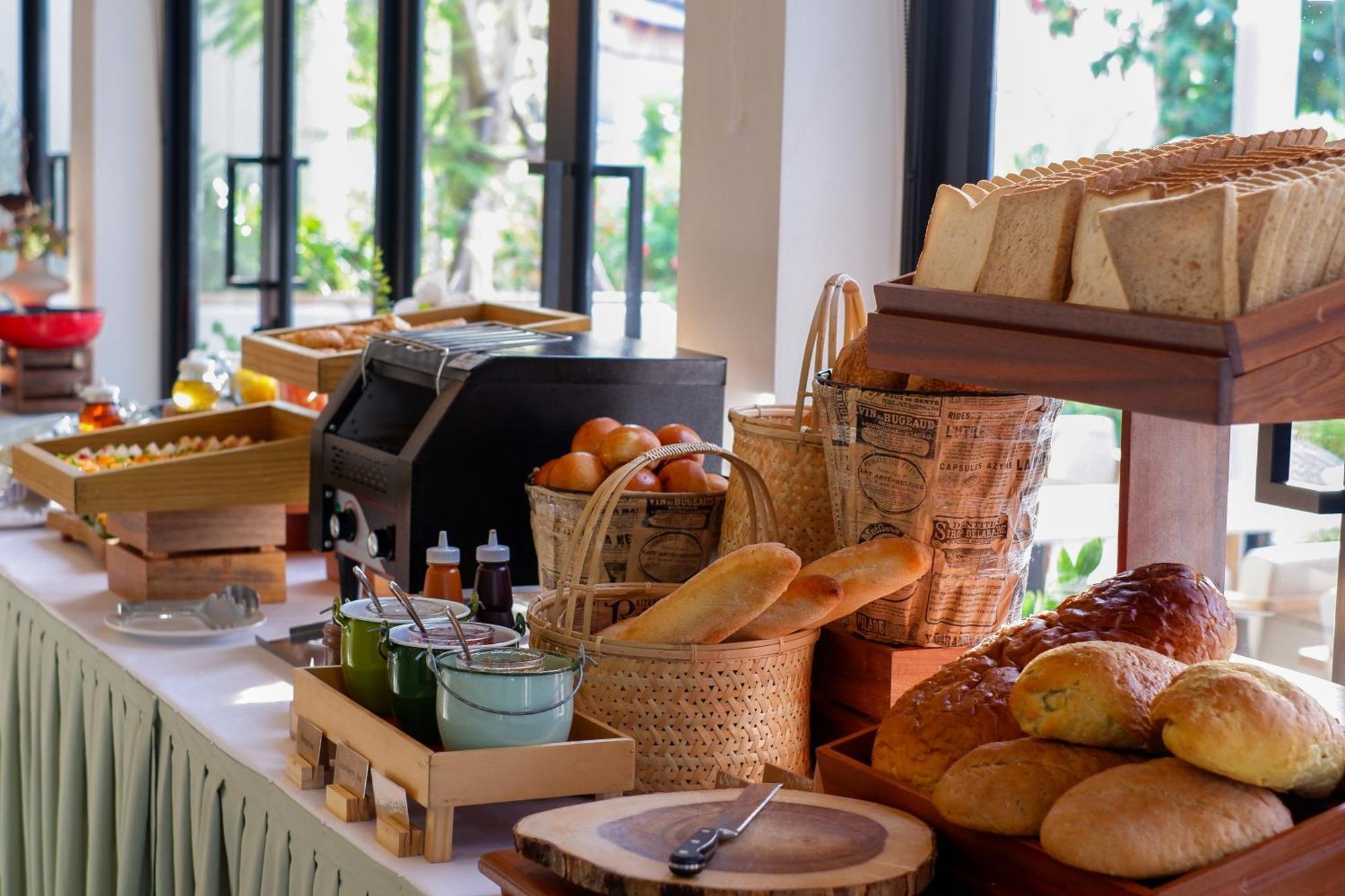 Niranapa Boutique Resort Pantai Kata Bagian luar foto